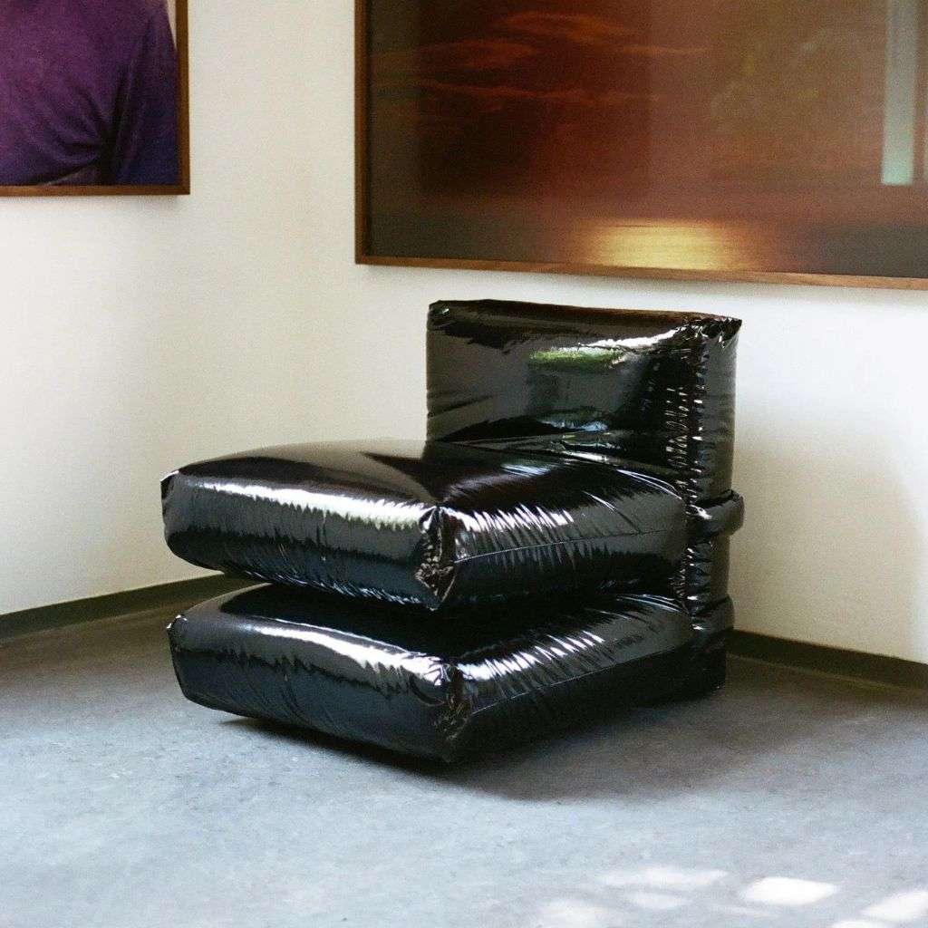 BD Barcelona black inflatable chair in a minimalistic interior