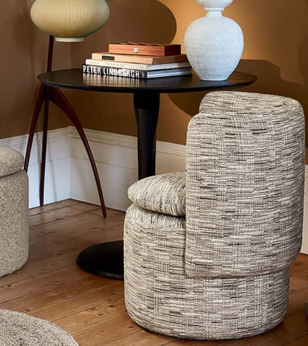 Elegant living room with Villanova textured pillows and sofa.