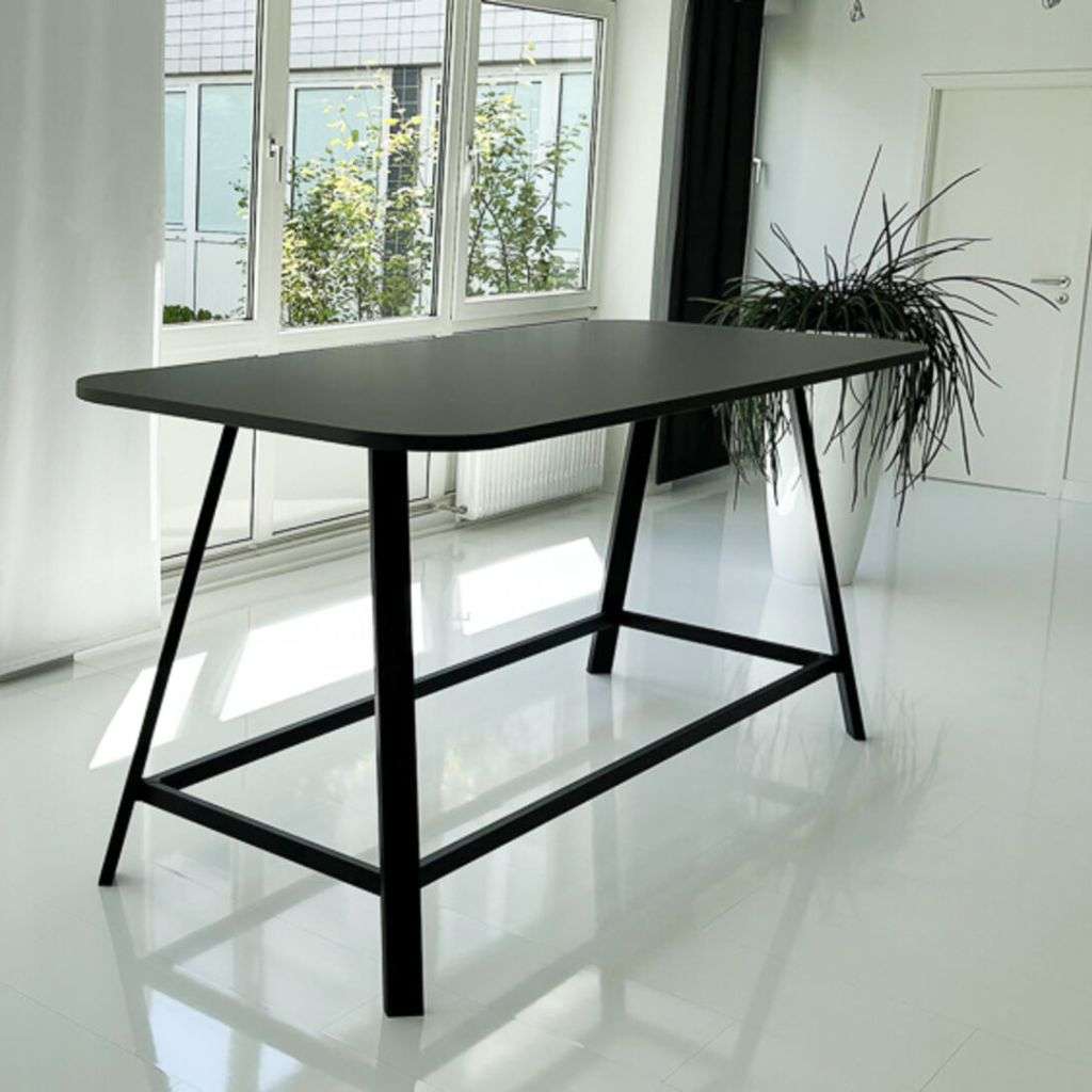 Brune minimalist black high table with clean lines.