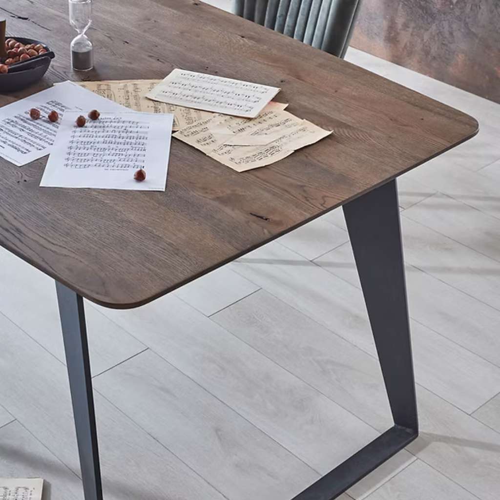 Nou rustic dining table with music sheets and natural décor elements.