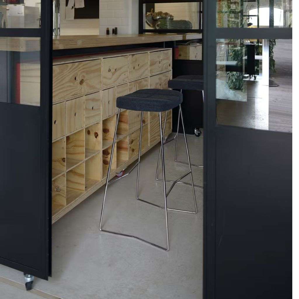 Quinti tables with a minimalist design, ideal for a chic living space.