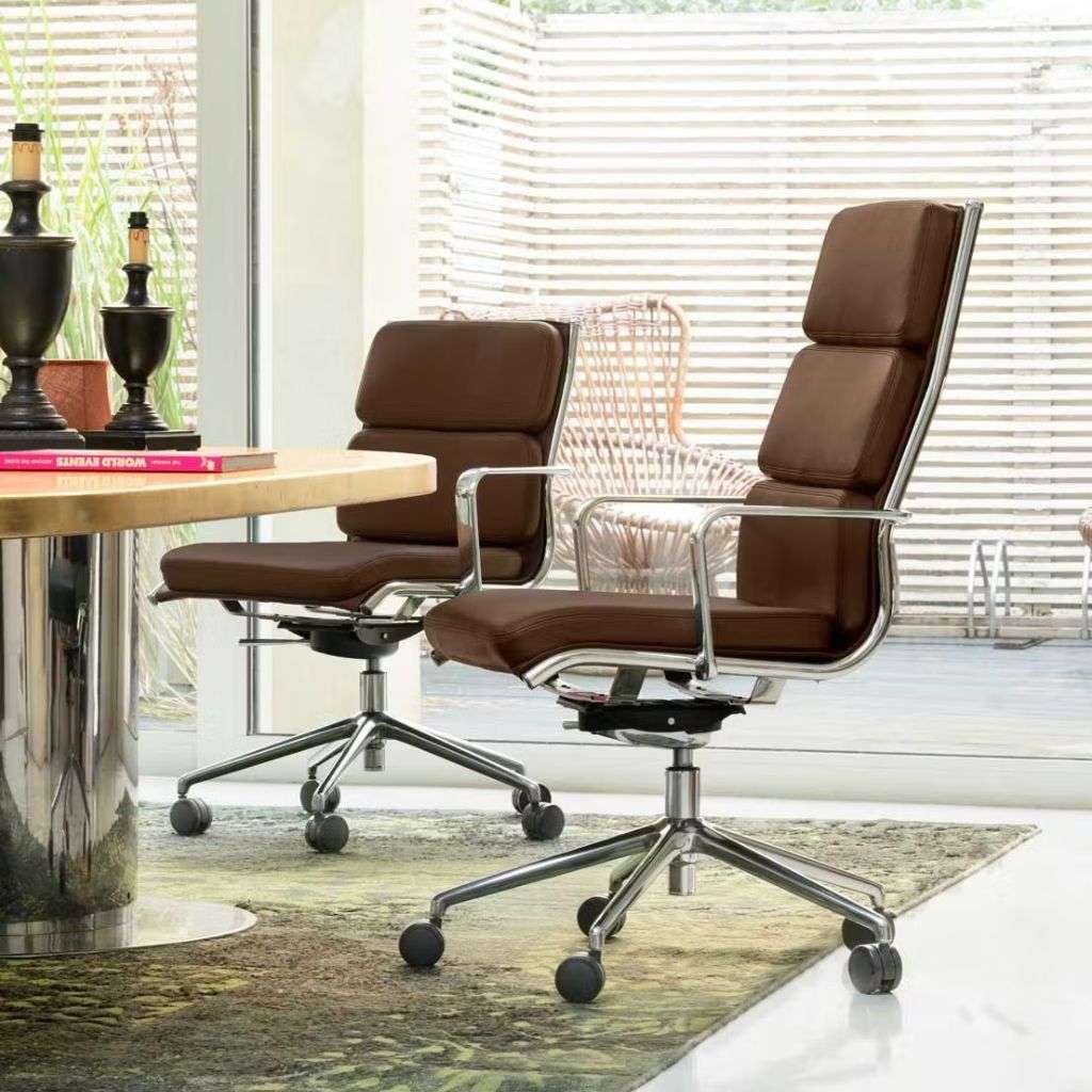 Quinti office chairs in a modern setting, combining comfort and sleek design.