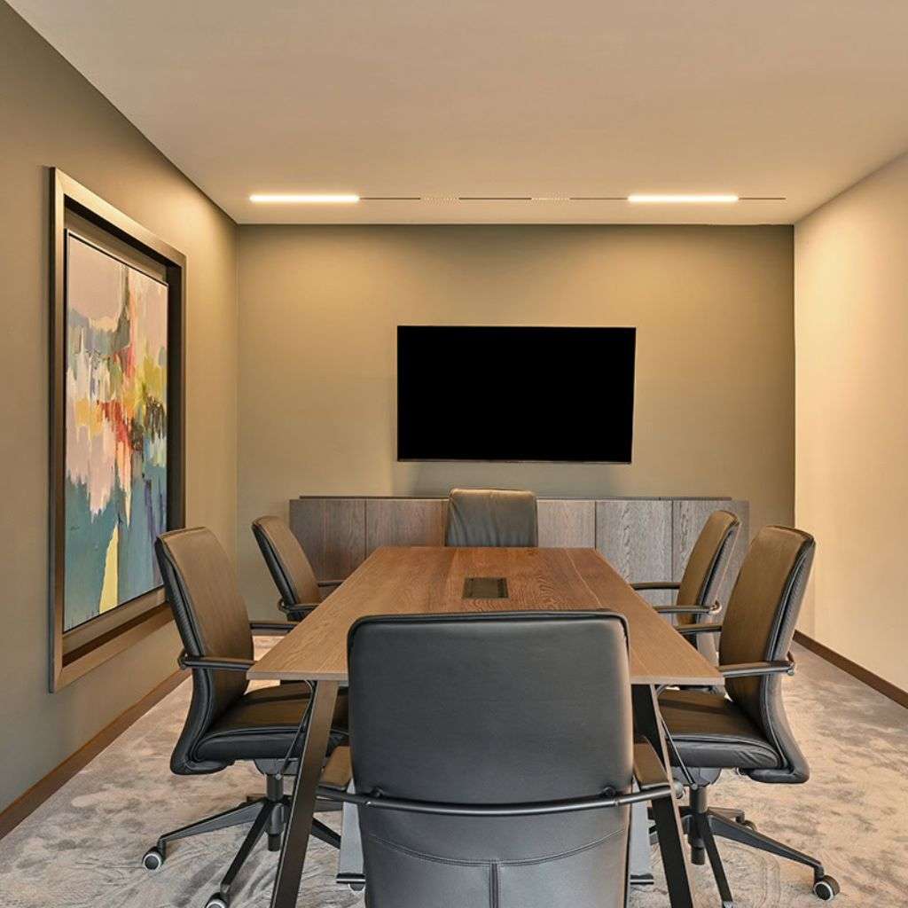 Elegant boardroom with Uffix-designed furniture, perfect for corporate meetings.