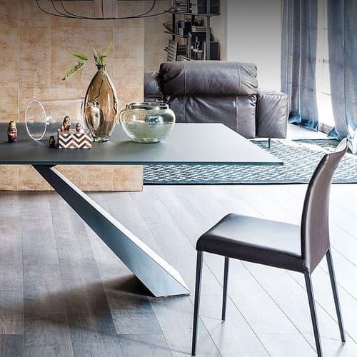 Can You Have a Light Wood Dining Table with Dark Wood Floors?