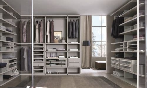 What Is a Good Size For a Walk-in Wardrobe?
