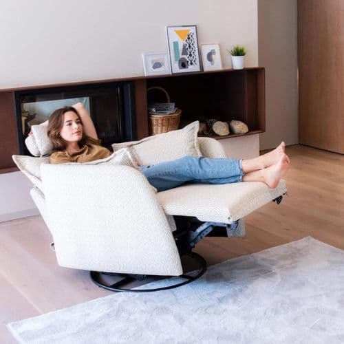 What Are the Disadvantages of Recliner Sofas?