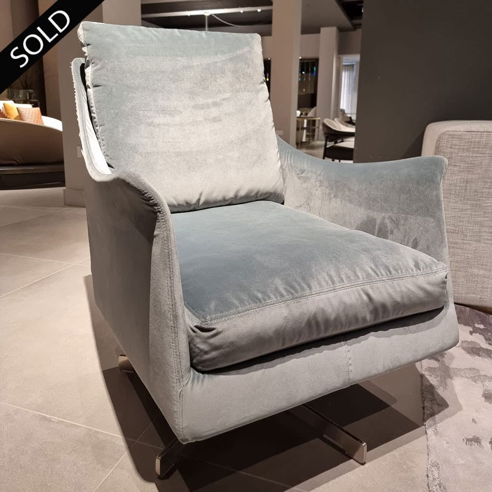 Boss Armchair by Flexform