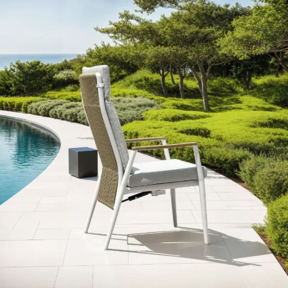 Gravity Recliner by FCI London