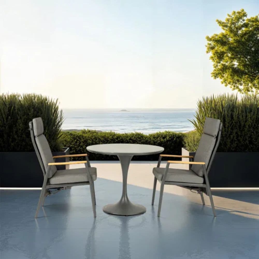 Gravity Recliner by FCI London