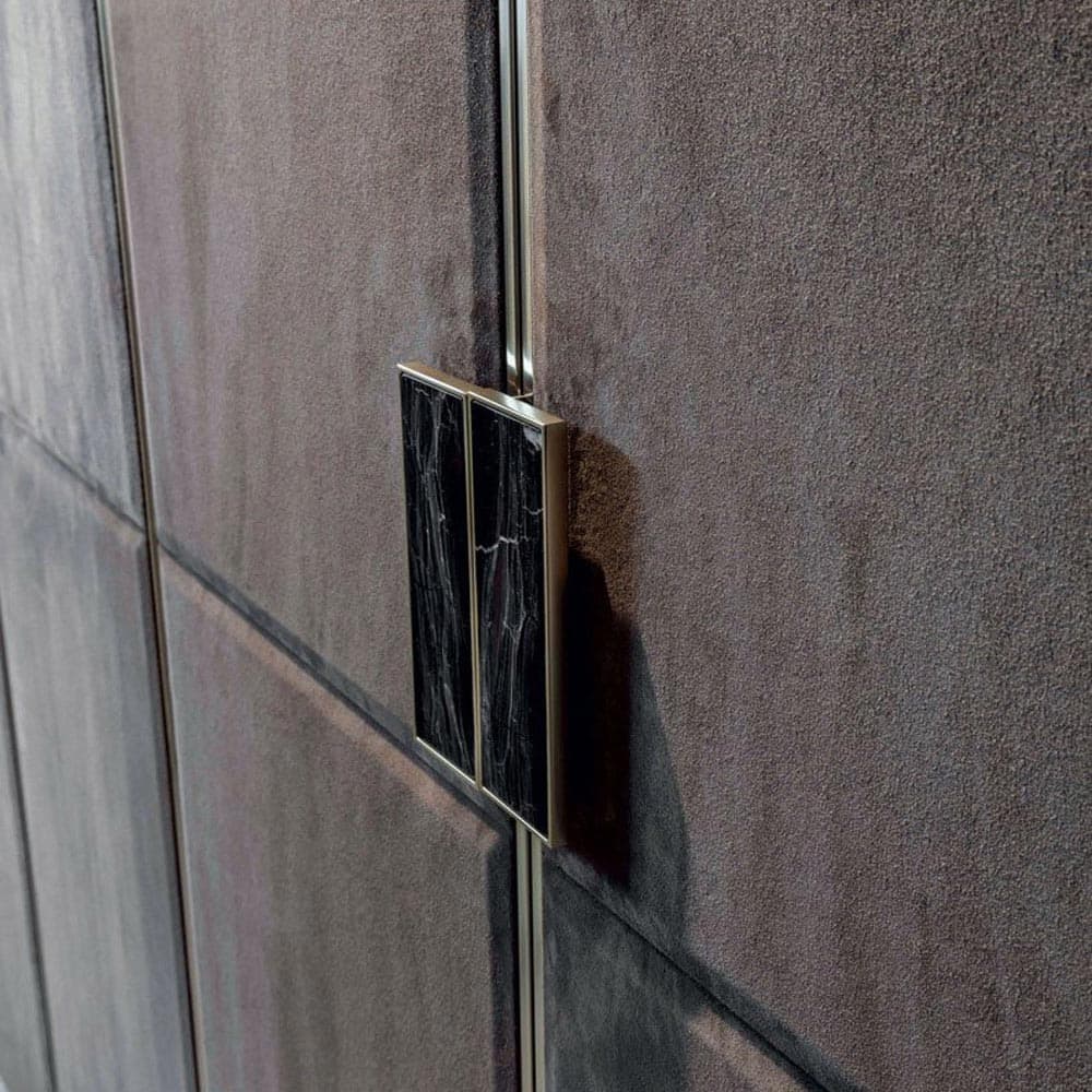 Atelier Walk In Closet by Longhi