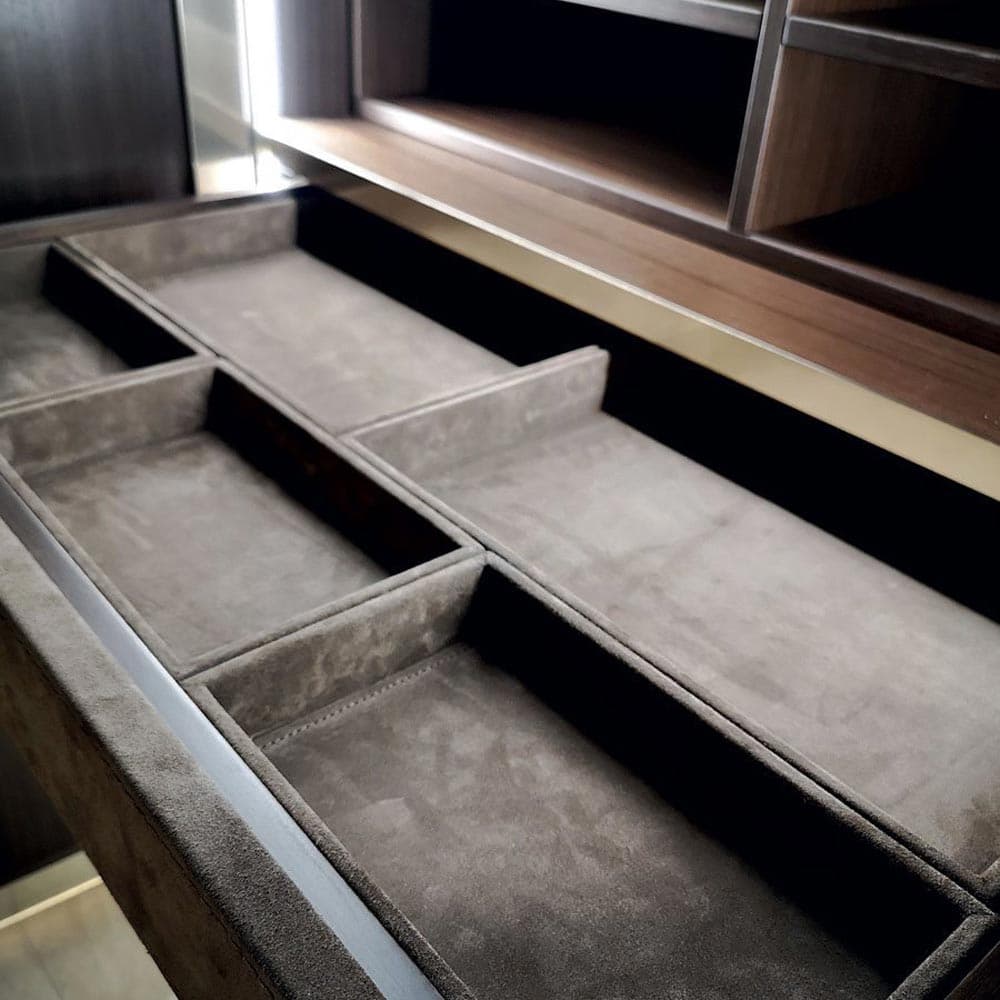 Atelier Walk In Closet by Longhi