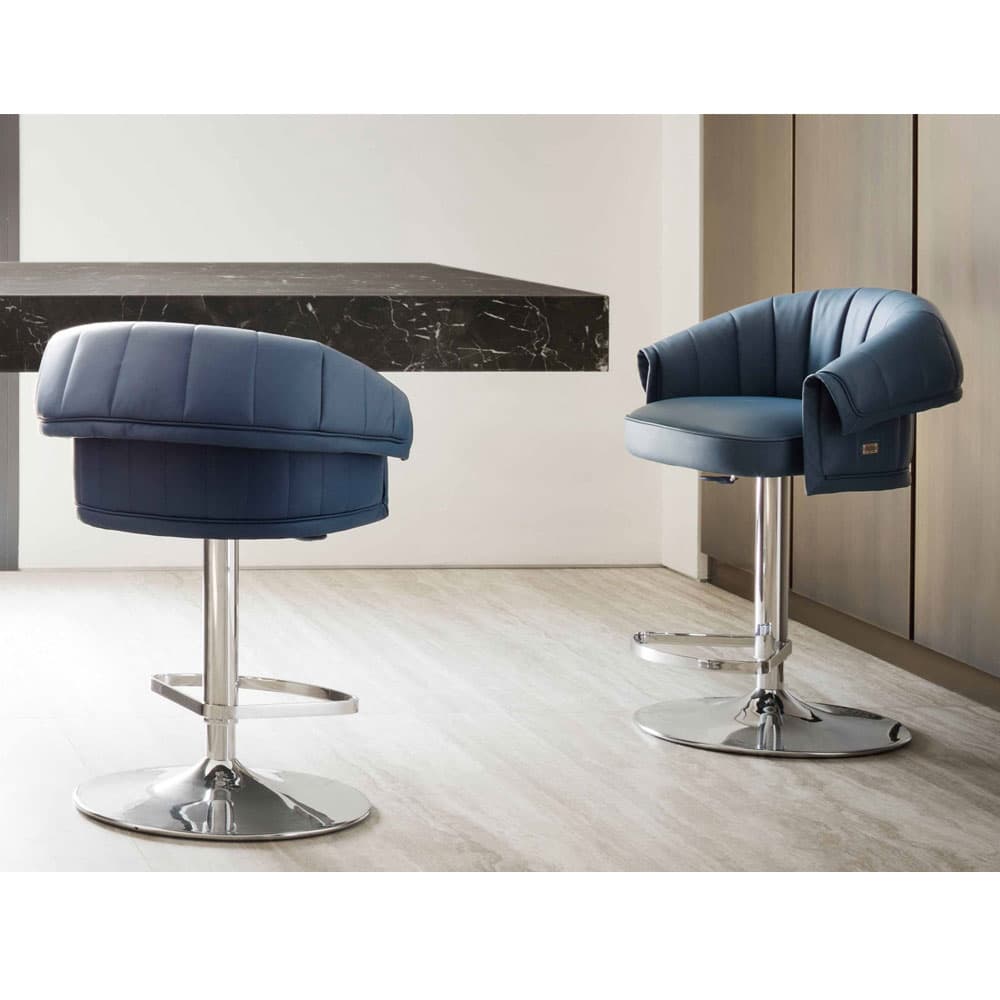 Manta Bar Stool by Rugiano