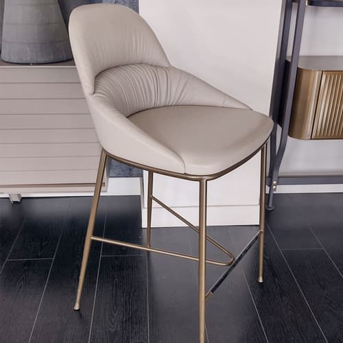 Queen Bar Stool by FCI London