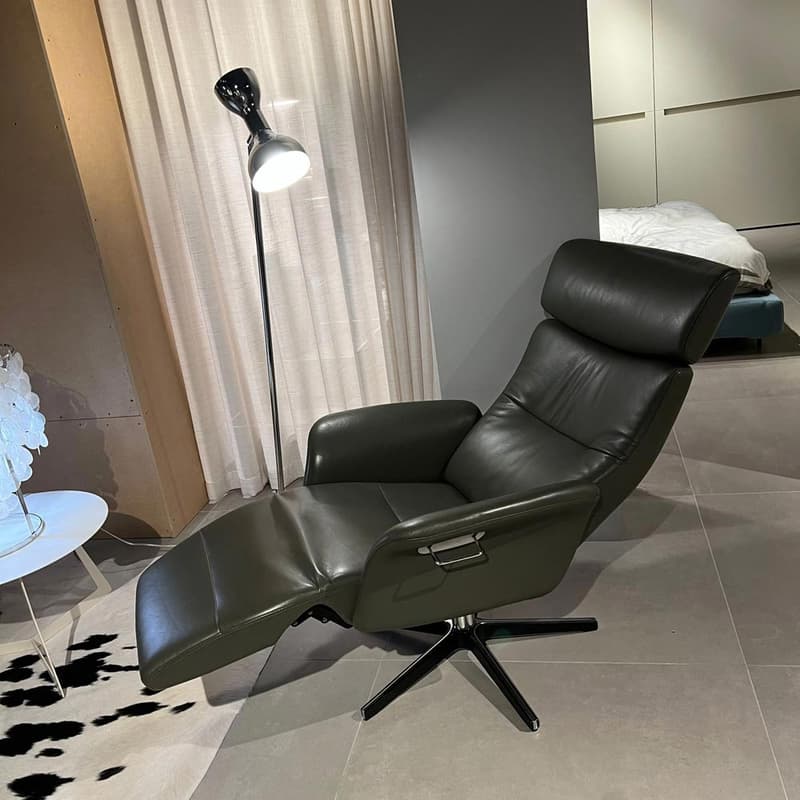Master Manual Recliner Armchair by Naustro Unwind | FCI Clearance