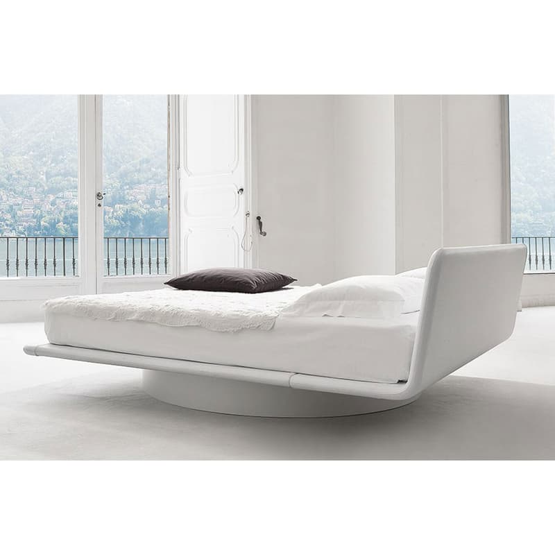 Giotto Double Bed by Bonaldo