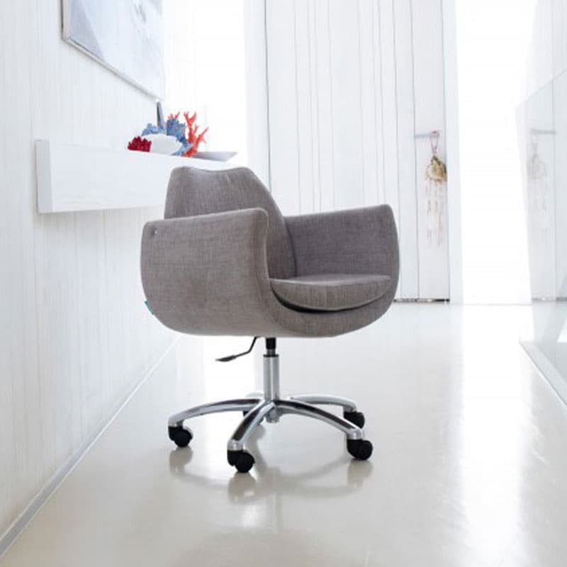 Magno Swivel Chair by Fama