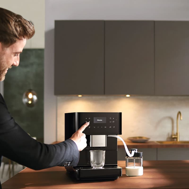 Cm 6160 Milkperfection Countertop Expresso Machine by Miele