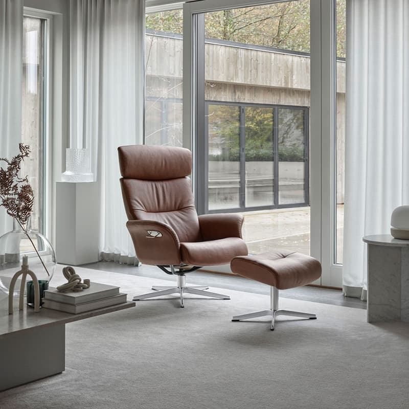Master Classic Swivel Chair | Naustro Unwind Collection | FCI London
