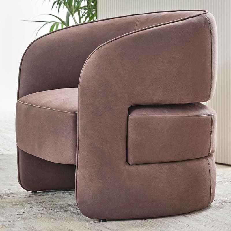 Ambra Armchair by Rugiano
