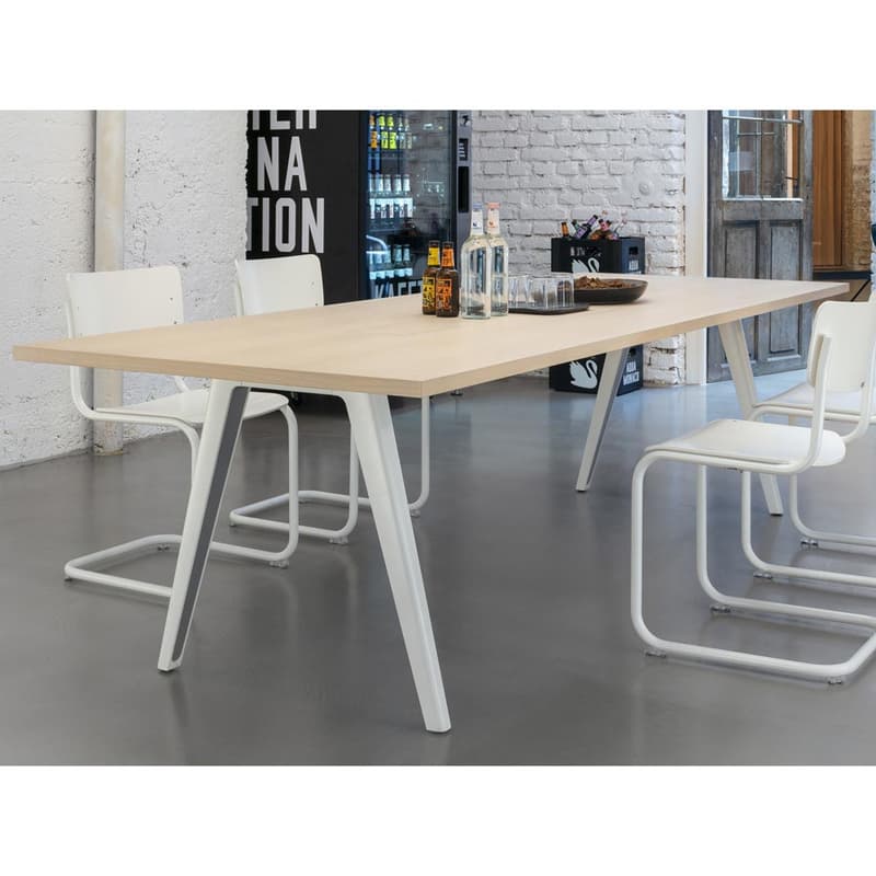 1500 Dining Table by Thonet