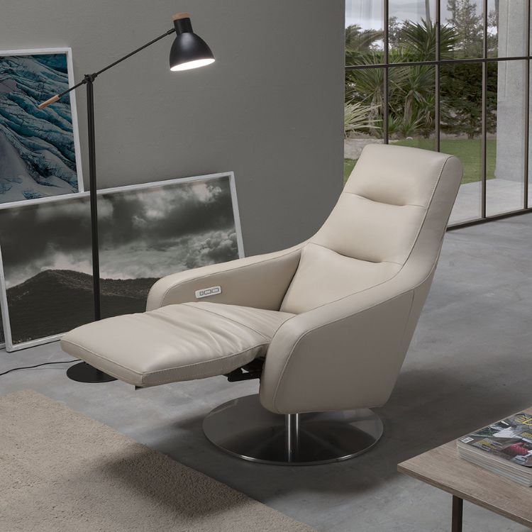 7 Best Recliners of 2022 (According to Interior Designers)