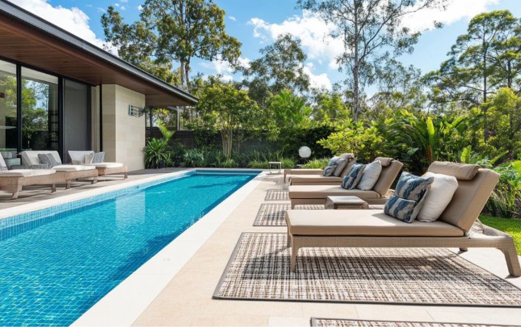 Large outdoor carpets and rugs for outdoor dining