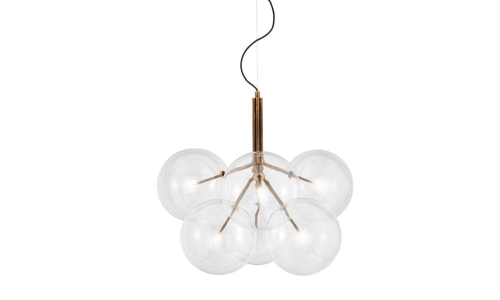 Bolle Cielo pendant light featuring mouth-blown crystal spheres suspended over luxury dining table