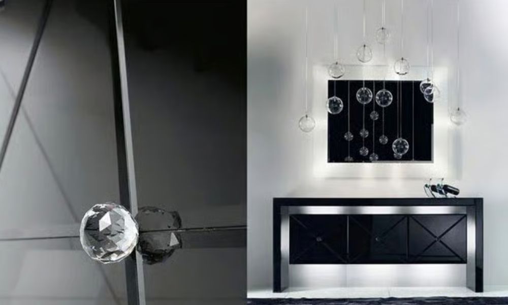 Avantgarde Buffet Sideboard by Reflex Angelo with bevelled lacquered glass and mirror-like lustrous finish